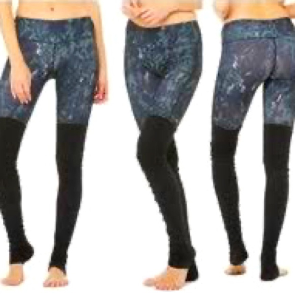 [Alo] Black grey animal print with Black ribbed leg Goddess Legging